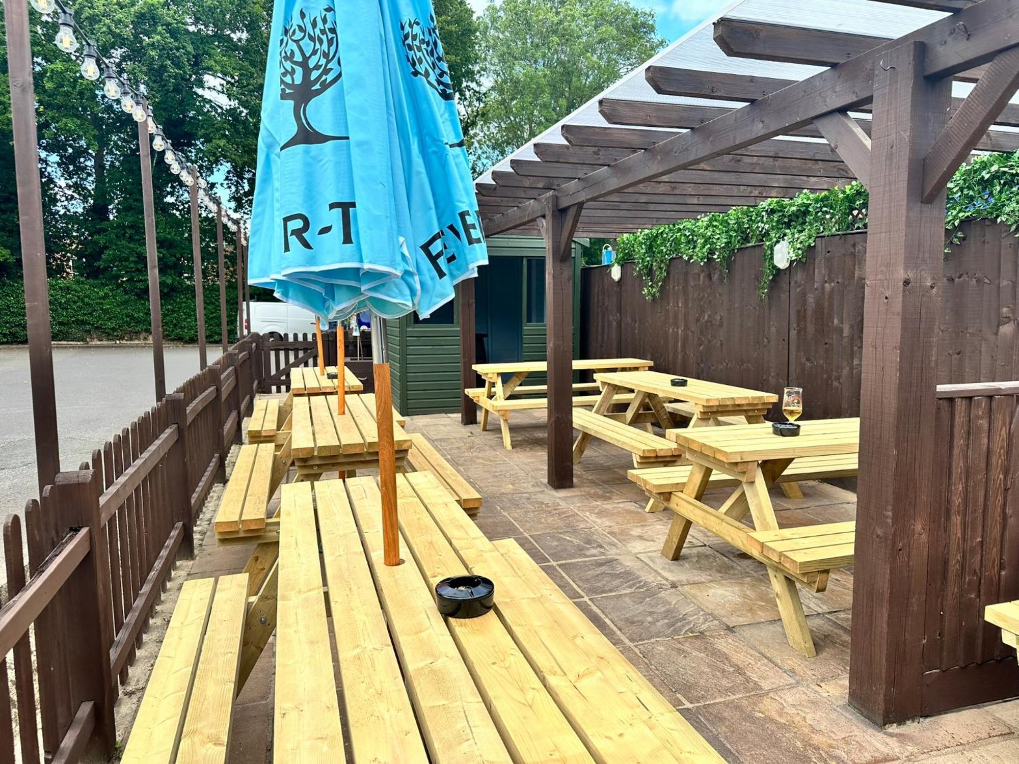 The Prince Albert Pub & Hotel Windsor Extérieur photo