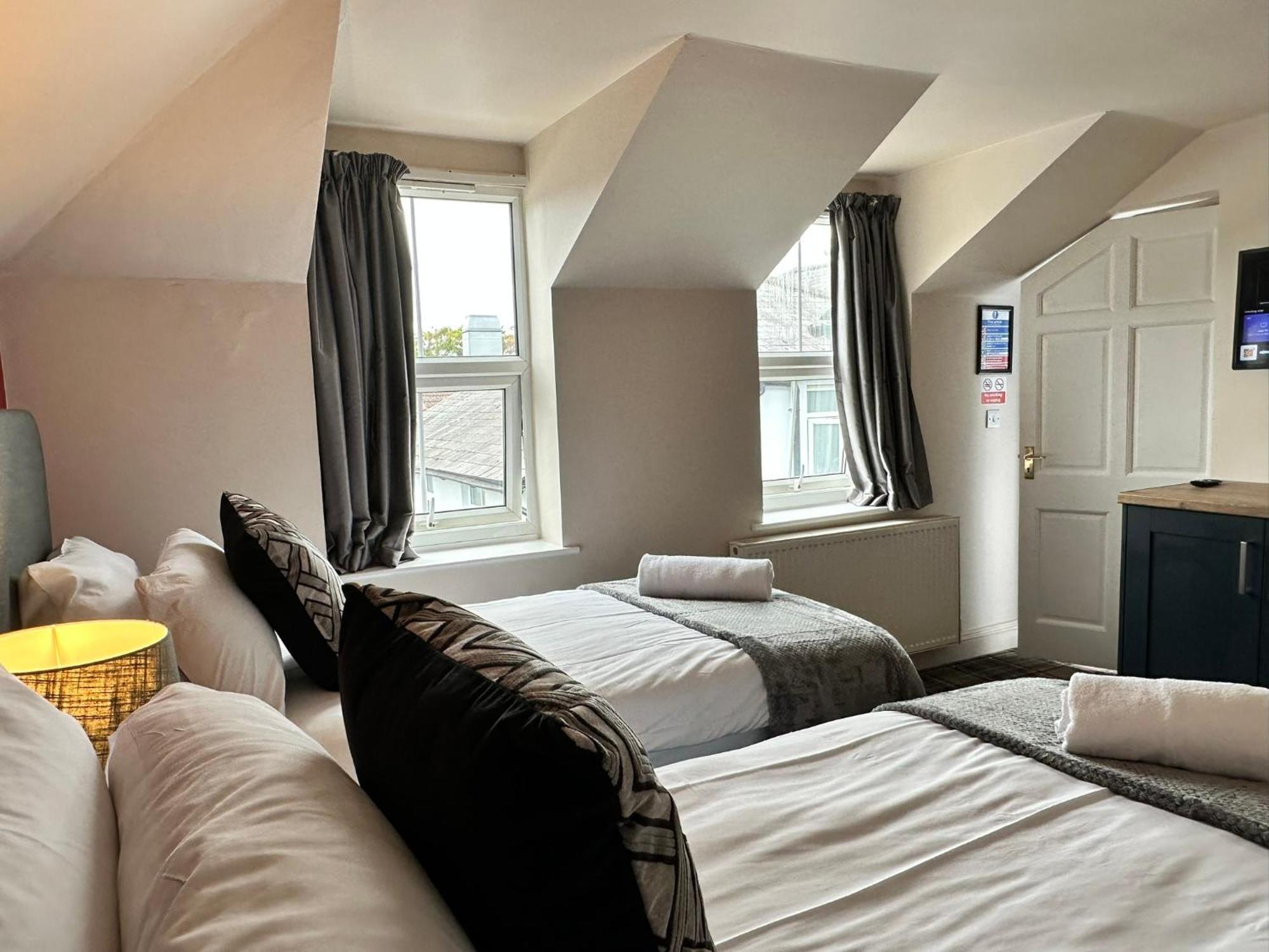 The Prince Albert Pub & Hotel Windsor Extérieur photo