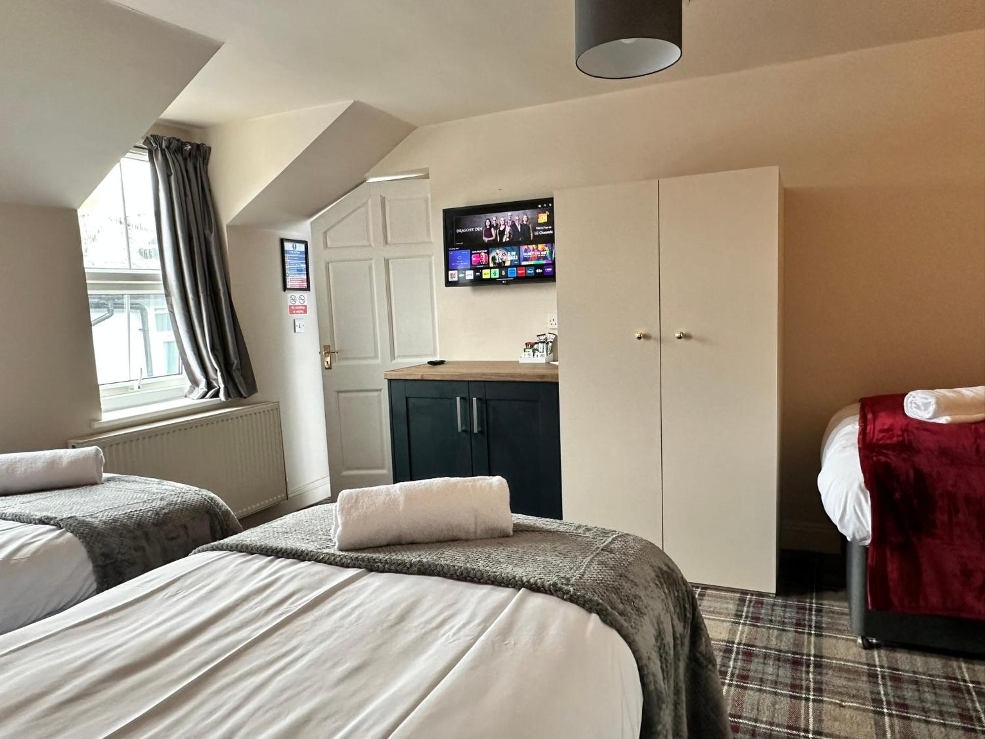 The Prince Albert Pub & Hotel Windsor Extérieur photo